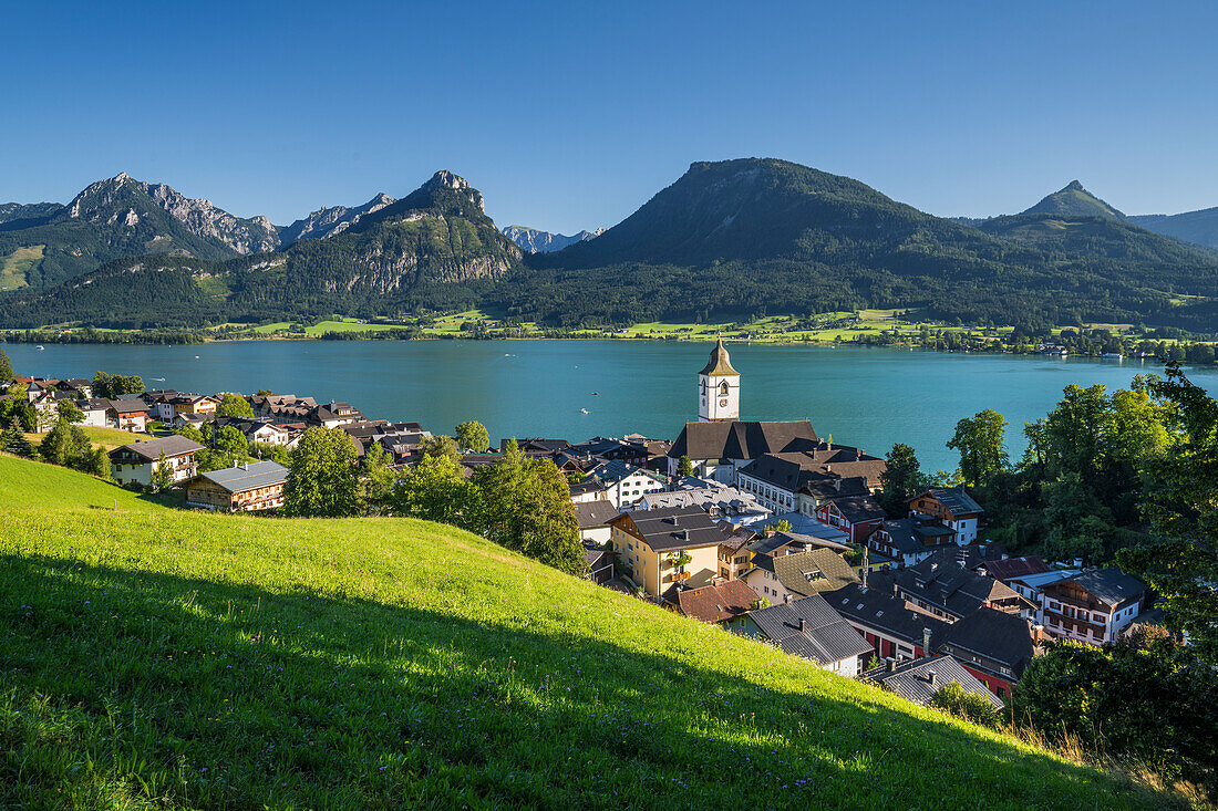  View of St. Wolfgang, Wolfgangsee, Salzkammergut, Upper Austria, Austria 