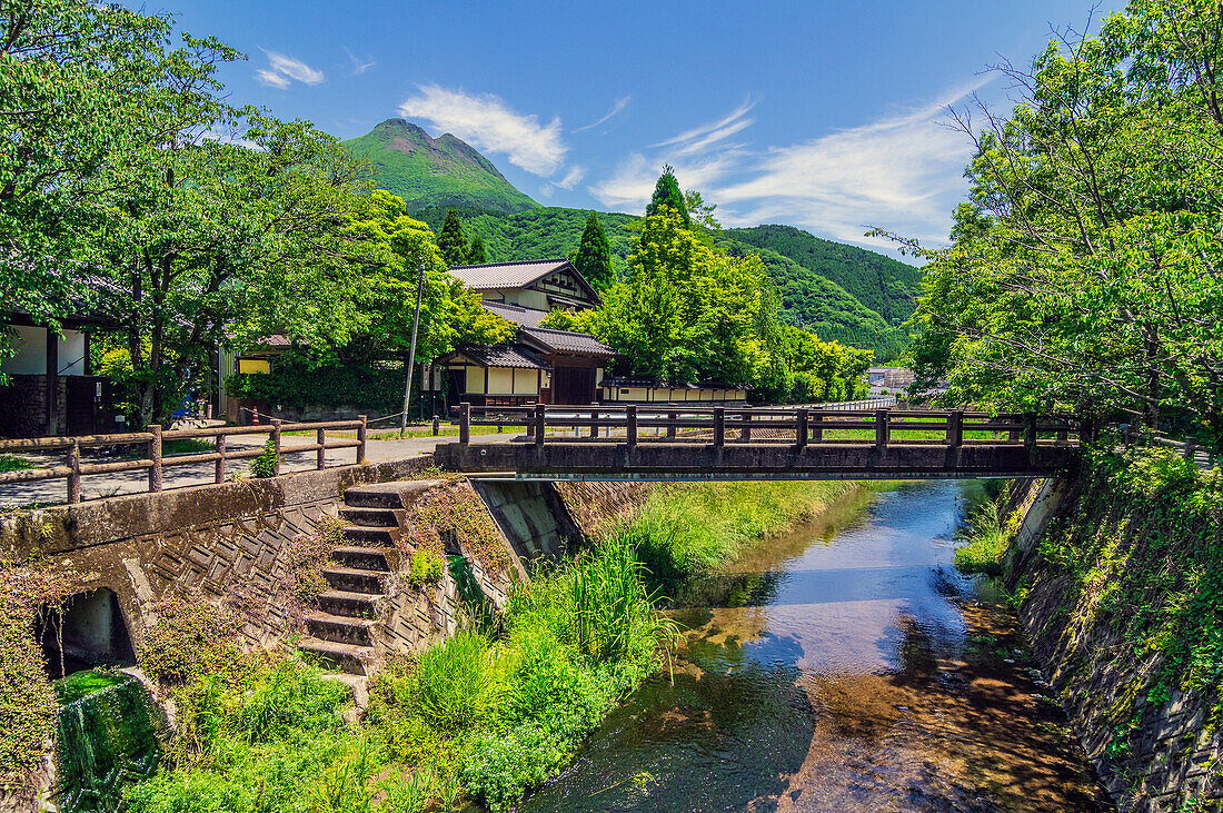The town of Yufuin is located in the north of the island of Kyushu in Oita Prefecture.