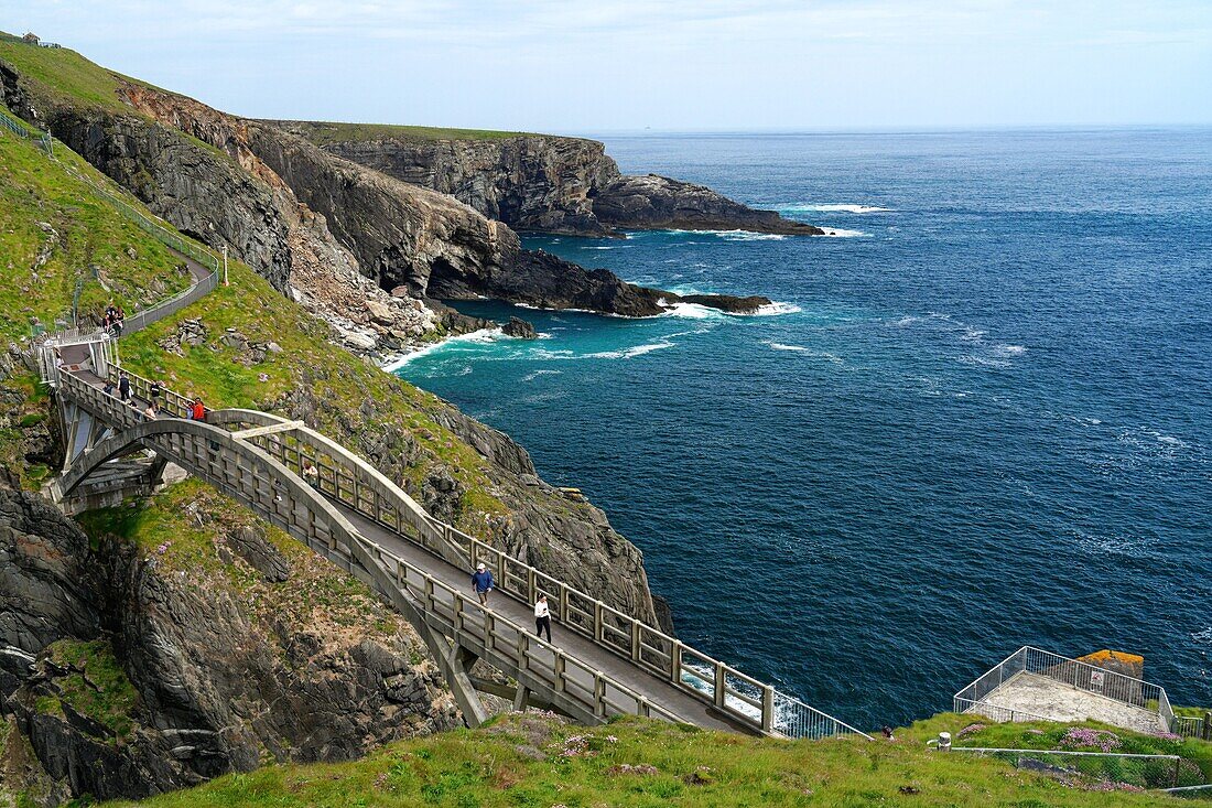 Ireland, County Cork, Mizen Peninsula, Mizen Bridge to the Lighthouse