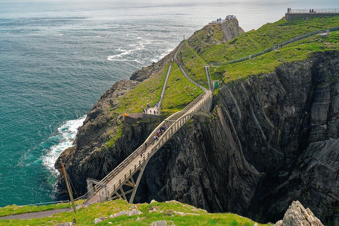 Ireland, County Cork, Mizen Peninsula, bridge to Mizen Head Lighthouse