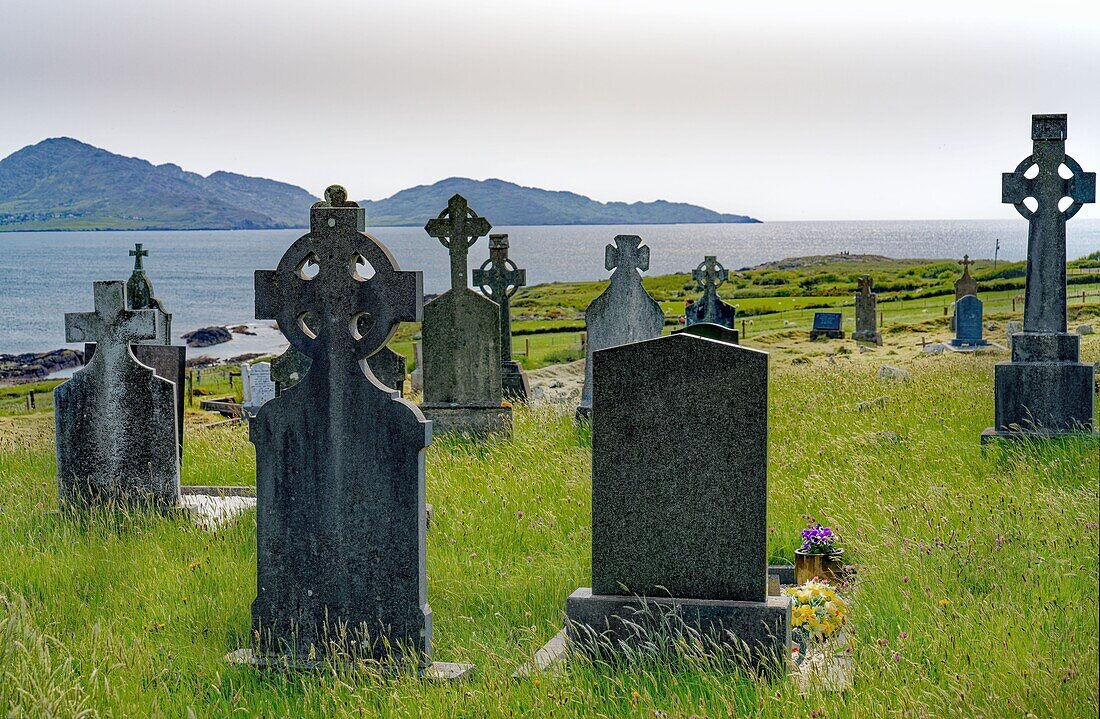 Irland, County Cork, Beara Halbinsel, Friedhof an der Kenmare Bay