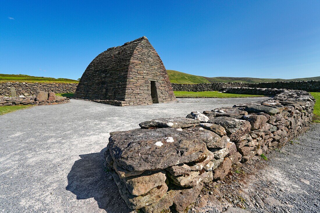 Ireland, County Kerry, Dingle Peninsula, Gallarus Oratory monument, built at the end of the 8th century.