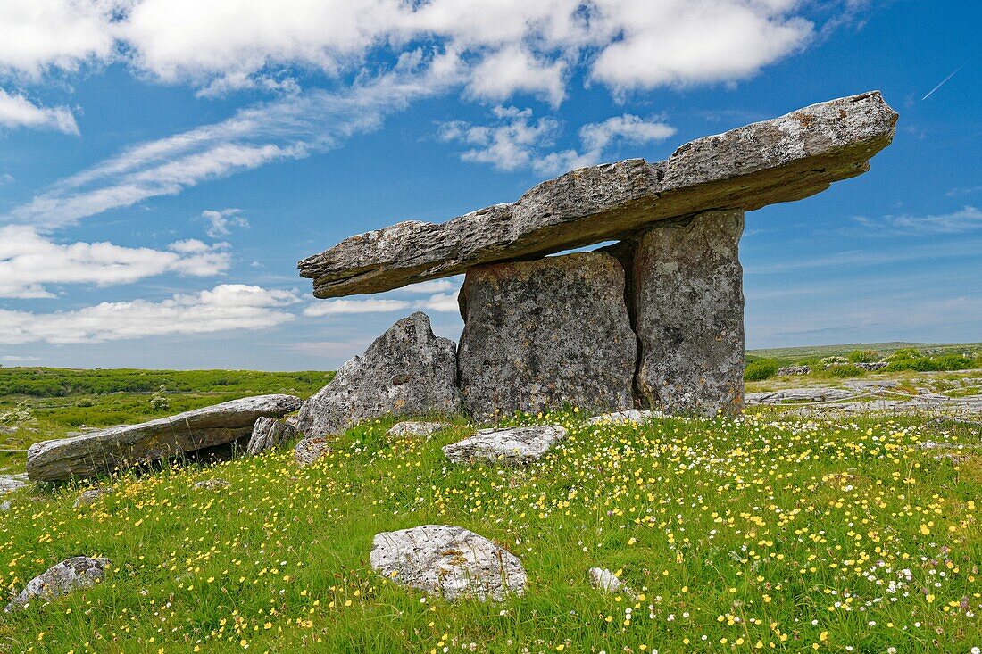 Ireland, County Clare, Burren National Park, Poulnabrone Stone Age grave