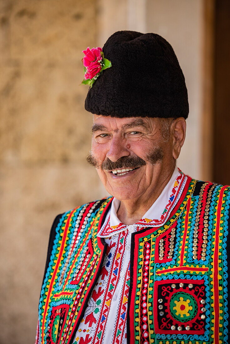 Traditionelle bulgarische Folklore wird im Hotel für Gäste von Flusskreuzfahrtschiff Bolero (Nicko Cruises) auf der Donau aufgeführt, Radishevo, Pleven, Bulgarien, Europa