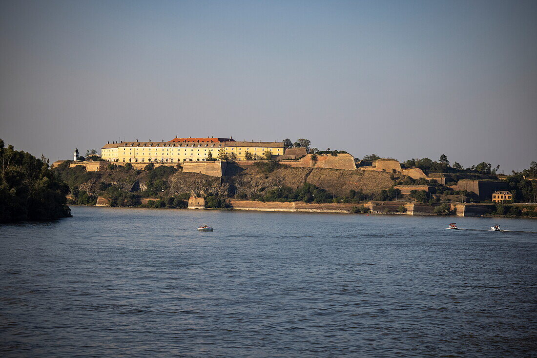 Donau und Zitadelle von Novi Sad, Novi Sad, Bezirk Süd-Bačka, Serbien, Europa