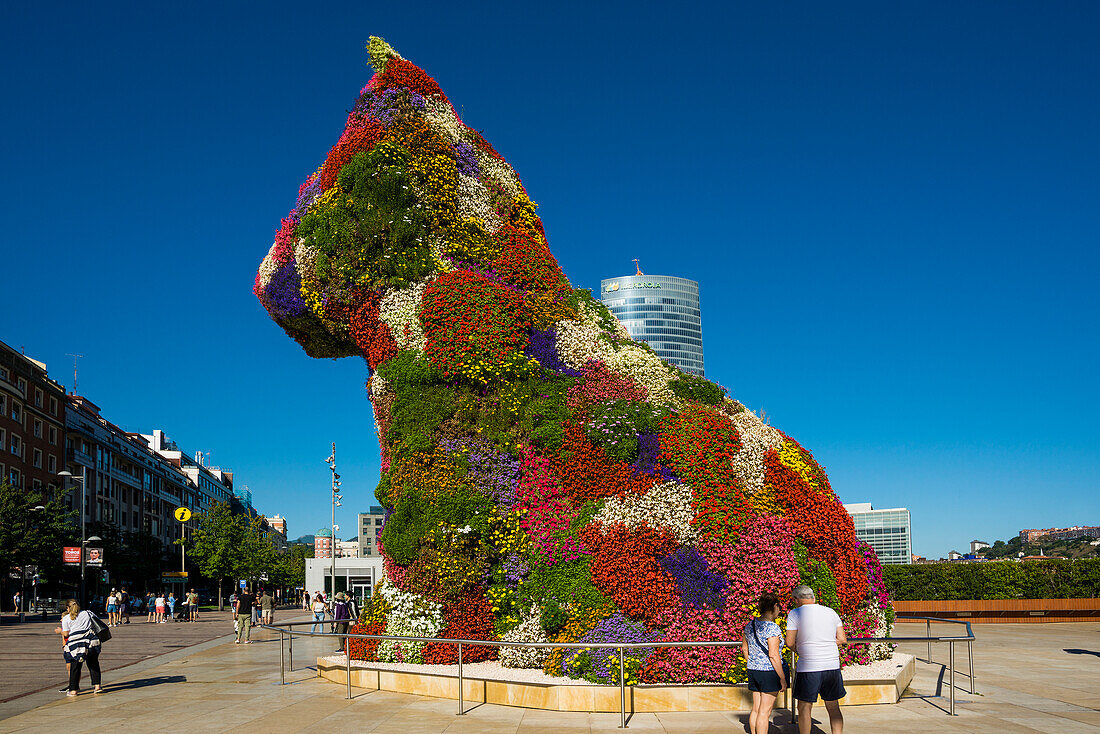 Bunte Hunde-Skulptur 'Puppy', vor Guggenheim Museum, Bilbao, Provinz Bizkaia, Baskenland, Spanien