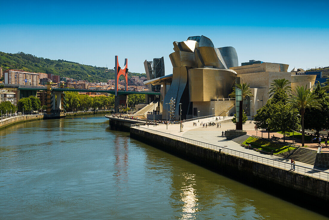 Guggenheim Museum Bilbao, architect Frank O. Gehry, Bilbao, Basque Country, Spain