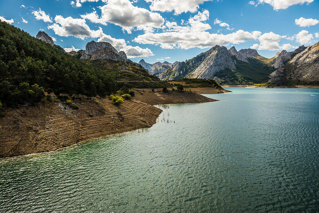 Reservoir in the mountains, Embalse de Riano, Crémenes, León Province, Northern Spain, Spain