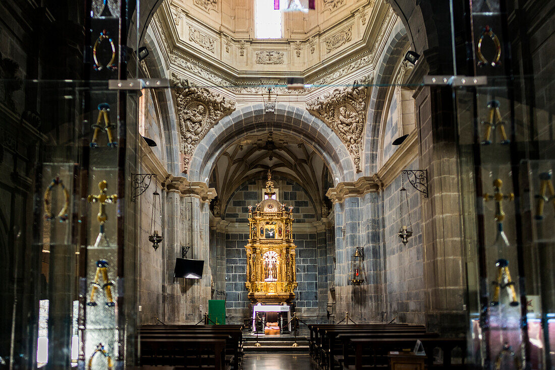 Wallfahrtsort, Kloster Monasterio de Santo Toribio de Liébana am Jakobsweg, Camaleño, Kantabrien, Nordspanien, Spanien