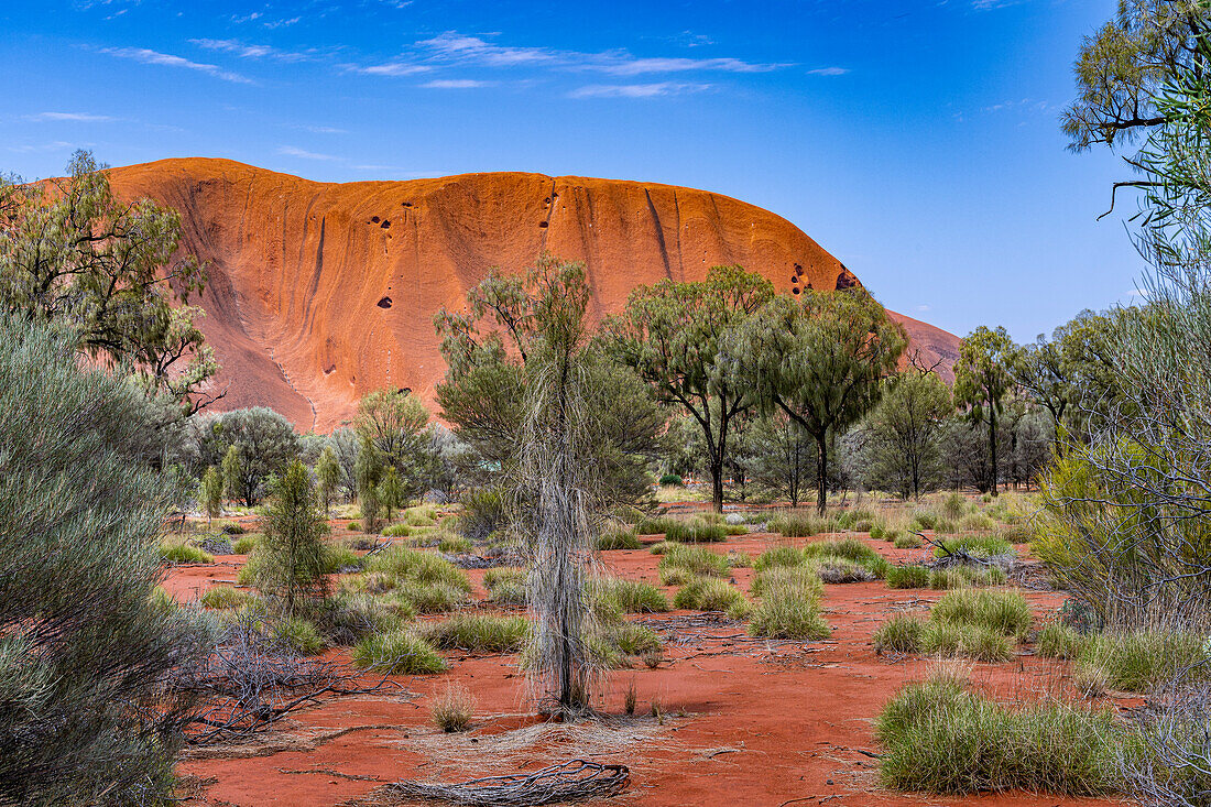 Ayers Rock im Uluru-Kata-Tjuta-Nationalpark, Northern Territory, Australien