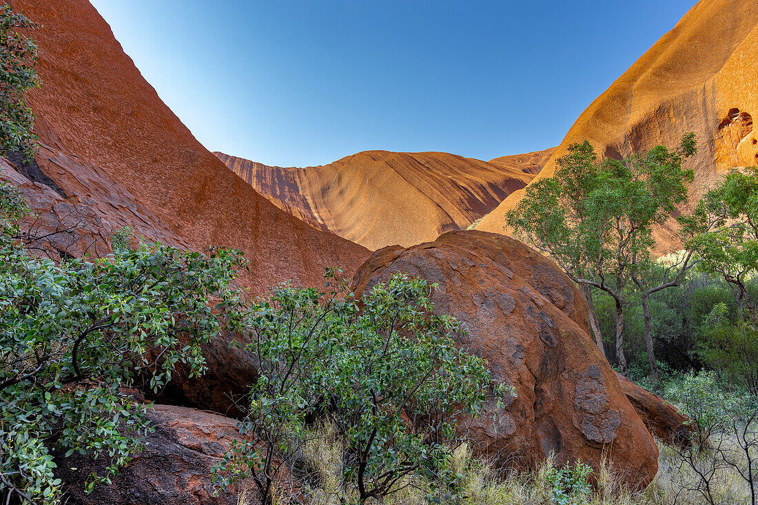 Ayers Rock im Uluru-Kata-Tjuta-Nationalpark, Northern Territory, Australien