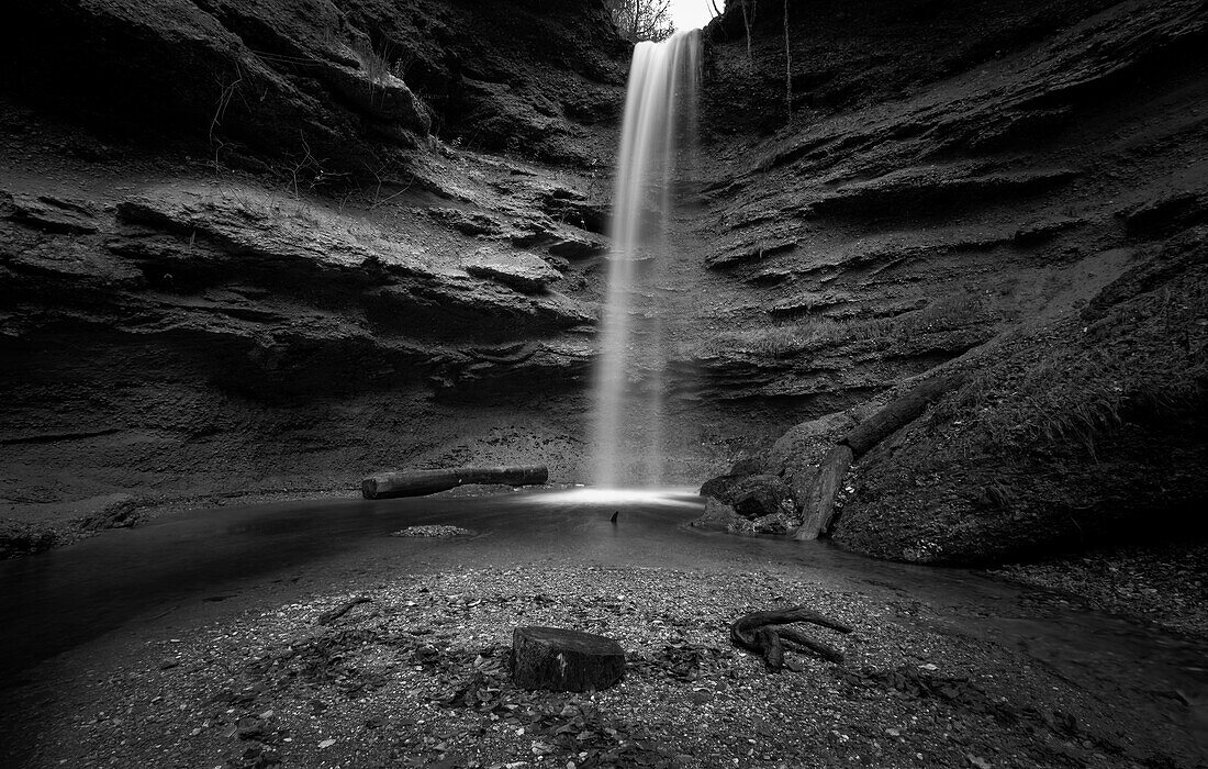 Wasserfall in der Pähler Schlucht, Pähl, Landkreis Weilheim-Schongau, Oberbayern, Bayern, Deutschland, Europa