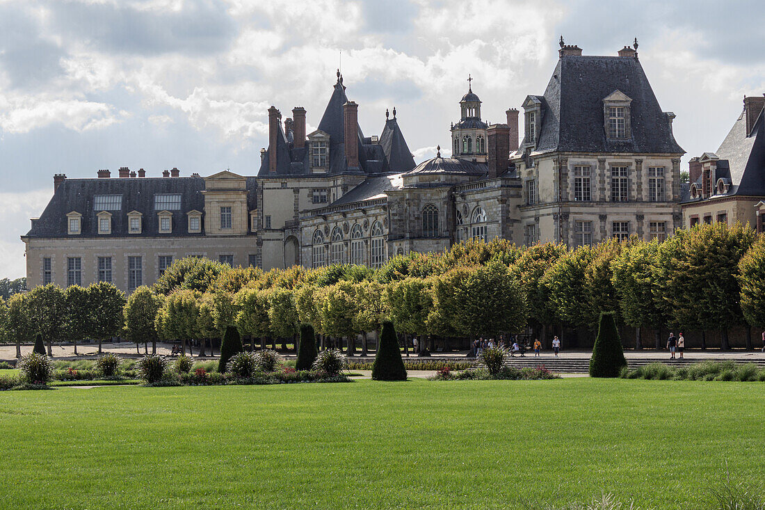 Schlosspark und Schloss Fontainebleau in Fontainebleau, Département Seine-et-Marne, Ile-de-France, Frankreich