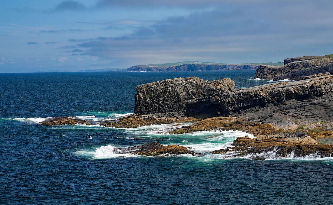 Ireland, County Clare, Loophead Peninsula, Bridges of Ross viewpoint