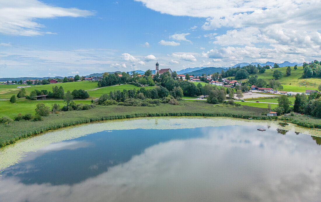 Luftansicht der Seeger Seen mit Blick nach Seeg im Allgäu, Allgäuer Alpen, Schwaben, Allgäu, Bayern, Deutschland