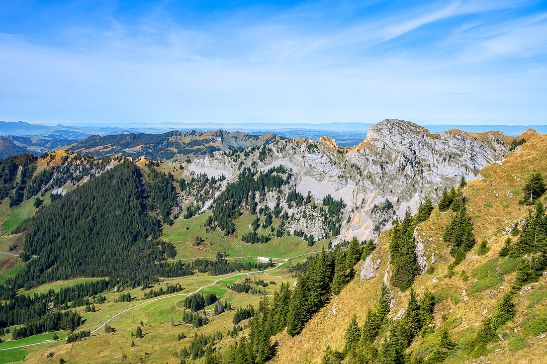 Blick beim Aufstieg zum Fürstein auf das Mittelland, bei Luzern, Kanton Obwalden, Zentralschweiz, Schweiz