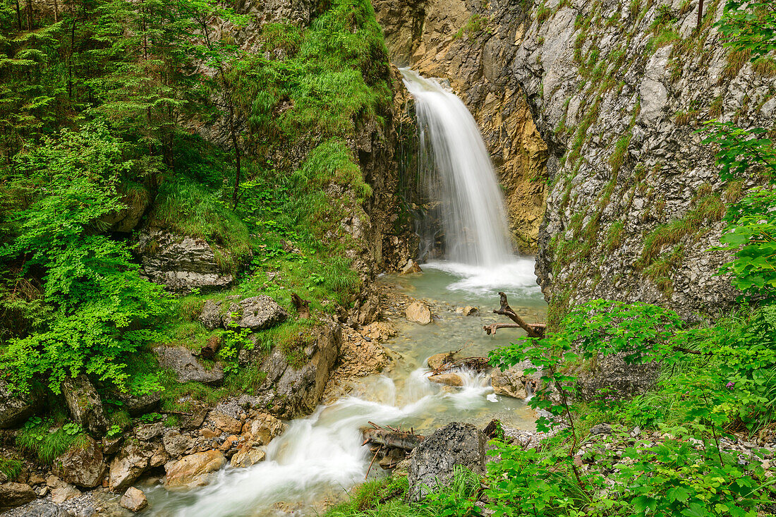 Wasserfall in der Wolfsklamm, Stanserbach, Stans, Karwendel, Tirol, Österreich