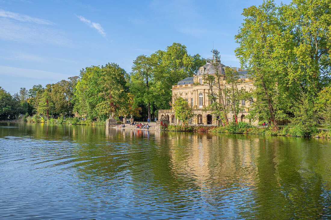 Schloss 'Domäne Monrepos' am See in Ludwigsburg, Neckartal, Neckar, Württemberger Weinstraße, Baden-Württemberg, Deutschland