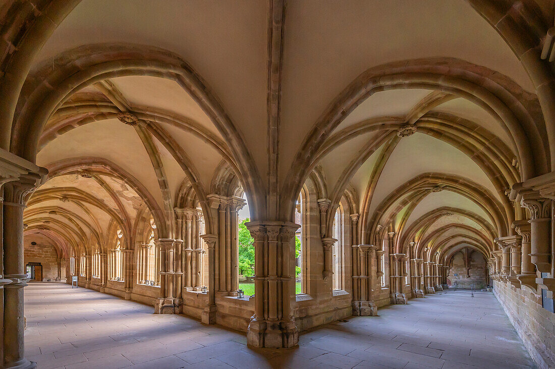 Kreuzgang der Zisterzienserabtei Kloster Maulbronn, Maulbronn, Schwarzwald, Baden-Württemberg, Deutschland