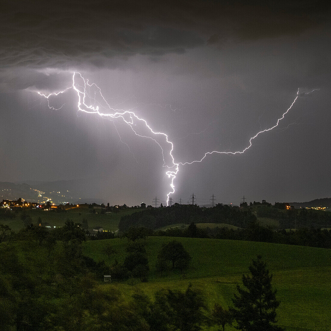 Blitz über dem Oberland, Neuheim, Zuig, Schweiz