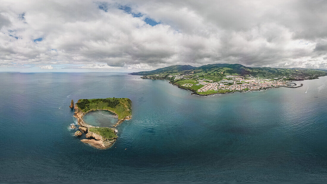  Aerial view of the small volcanic island of Ilhéu de Vila Franca do Campo on Sao Miguel island, Azores. 