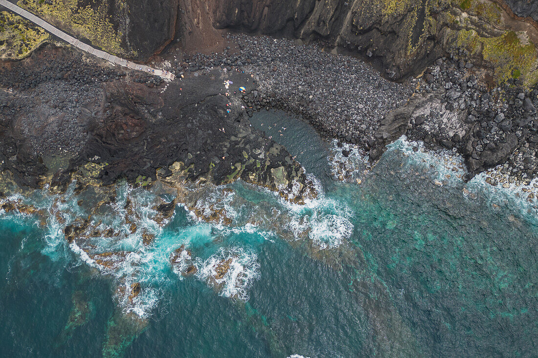 Luftaufnahme auf den Küstenabschnitt Porta do Diabo auf der Azoren Insel Sao Miguel