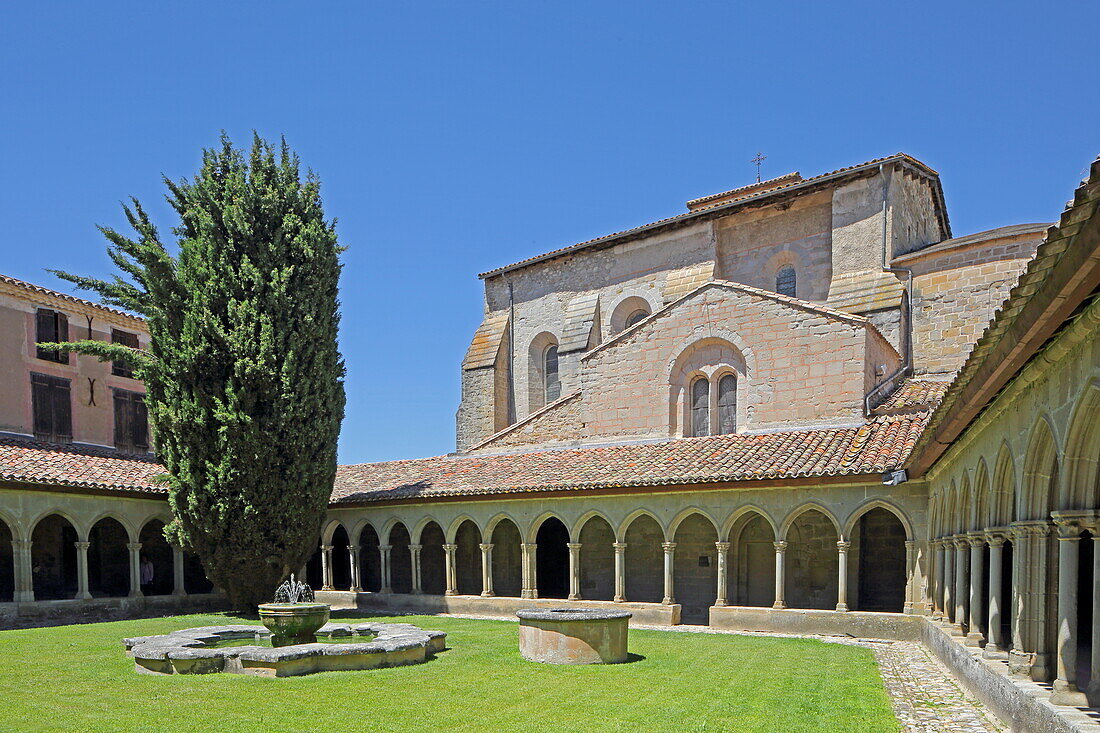 Kreuzgang der Abtei Abbaye de Saint-Hilaire, St. Hilaire, Nähe Carcassonne, Département Aude, Okzitanien, Frankreich