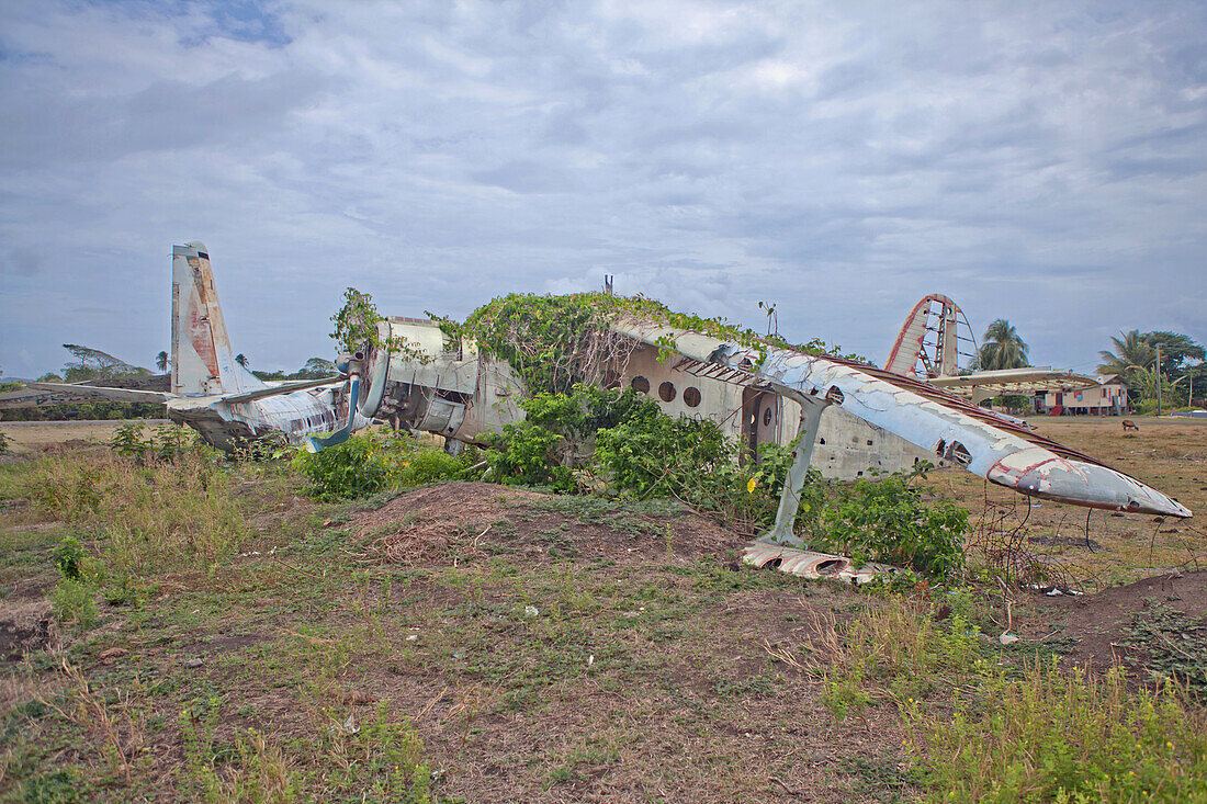  Lost Place - Abandoned airfield on Grenada, Caribbean 