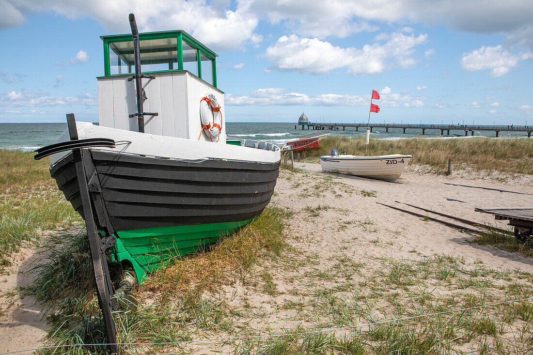  Fishing boats on the beach in front of the diving gondola at the Zingst pier, Baltic Sea, Darß, Fischland, Zingst, Mecklenburg-Western Pomerania, Germany 