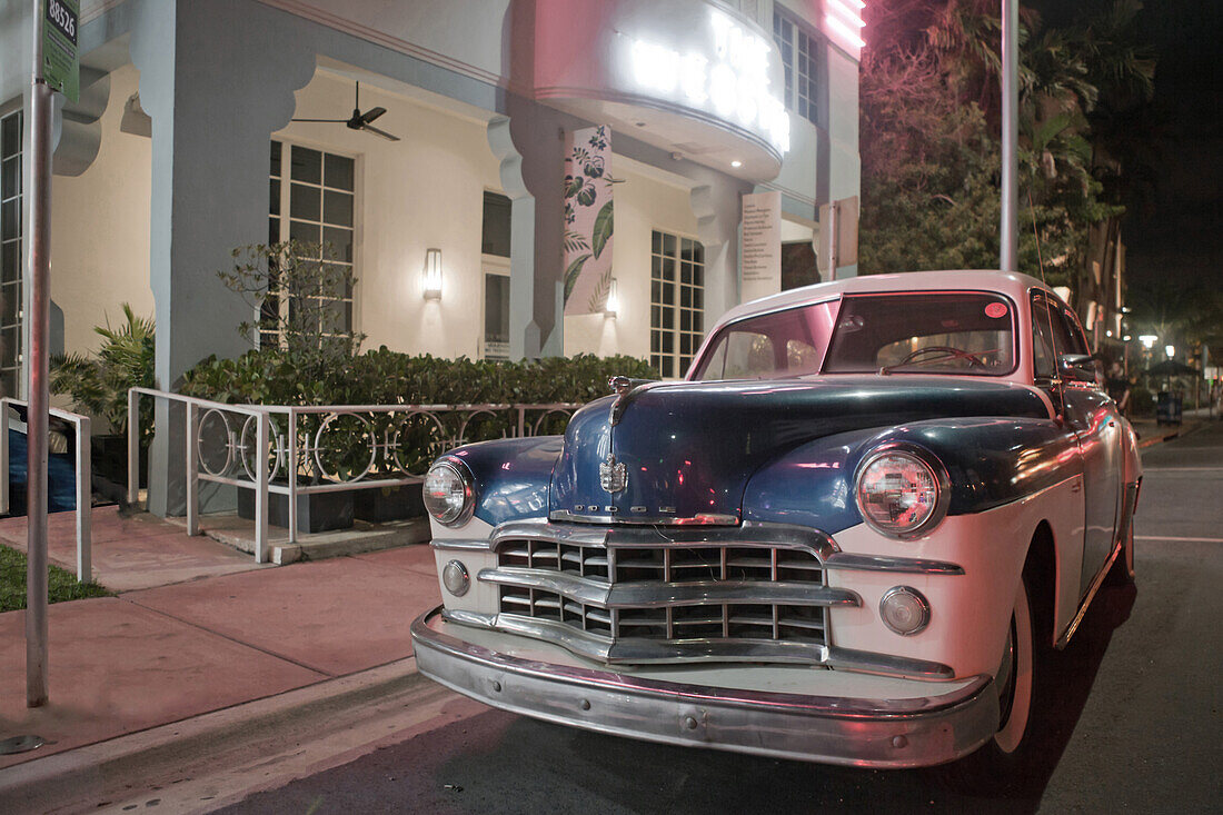  Vintage cars in the Art Deco District, Miami Beach, Florida, USA 