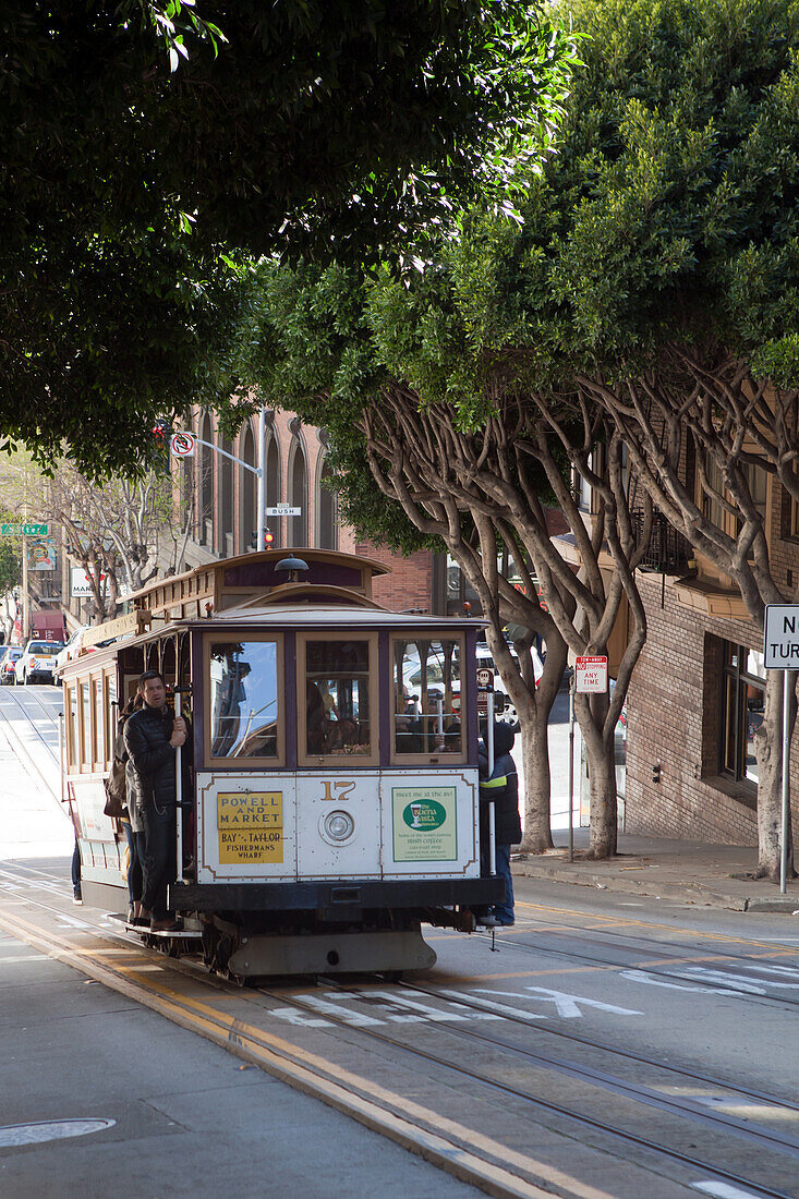  Cable car, San Francisco, California, USA 