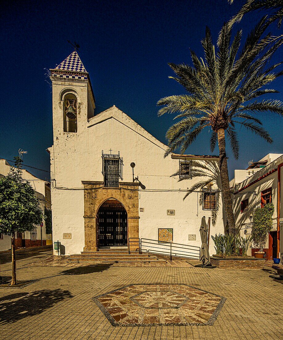  Plaza Santo Cristo with mosaic and the church Ermita del Santo Cristo de la Vera Cruz in the old town of Marbella, Costa del Sol, Andalusia, Spain 