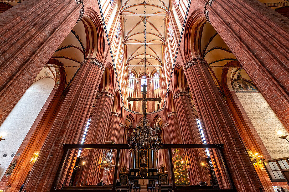  Interior of the Church of St. Nikolai in the Hanseatic city of Wismar, Mecklenburg-Western Pomerania, Germany 