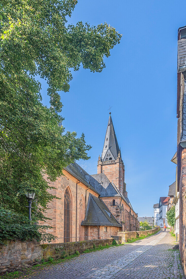Gasse mit St. Marienkirche, Marburg, Hessisches Bergland, Lahntal, Hessen, Deutschland
