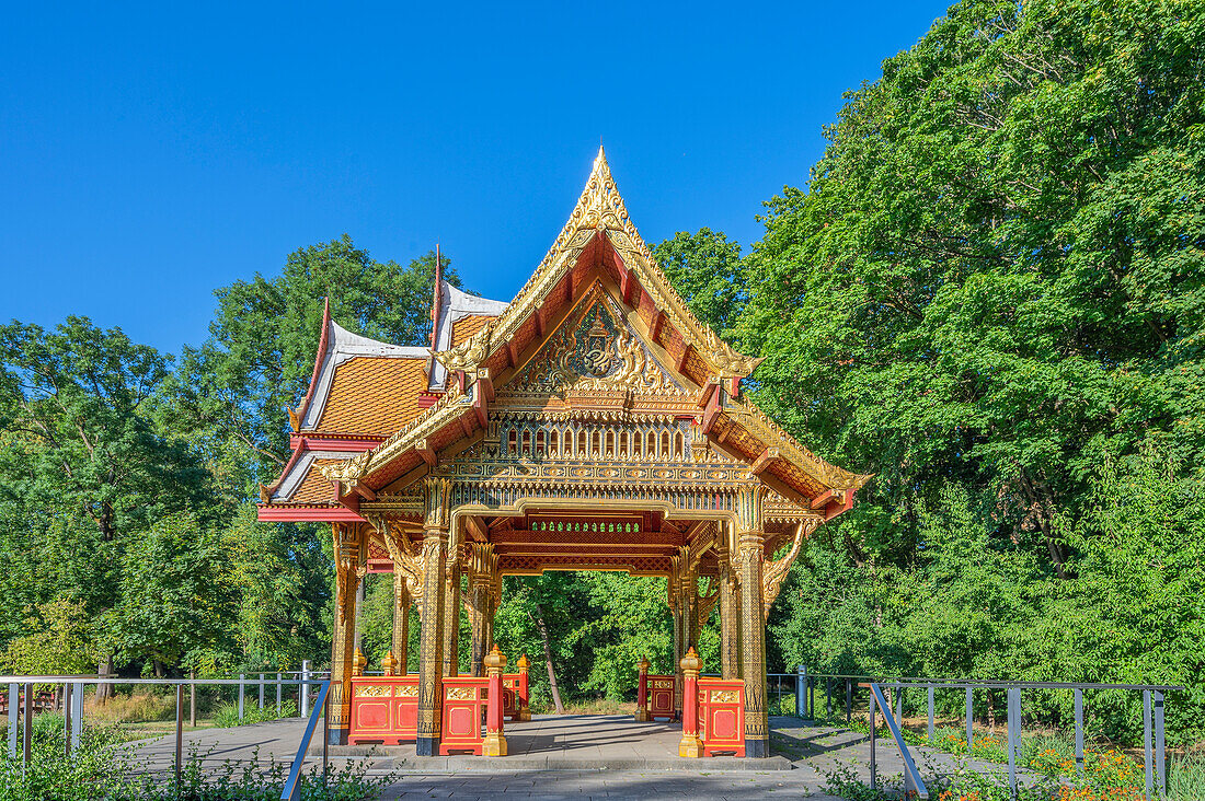  Thai sala at the Chulalongkorn fountain in the spa park, Bad Homburg vor der Höhe, Taunus, Hesse, Germany 