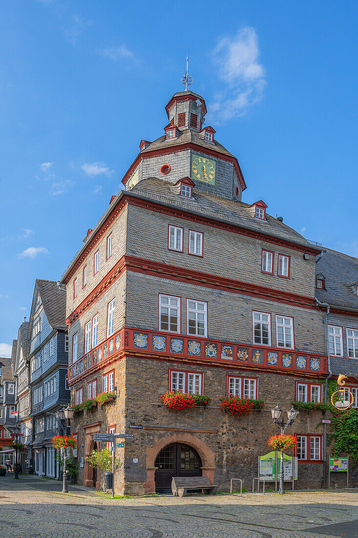  Market square with town hall and half-timbered houses, Herborn, Lahn, Westerwald, Hessisches Bergland, Lahntal, Hesse, Germany 