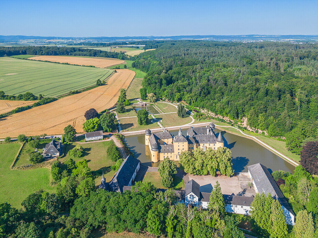  Aerial view of Gudenau Castle, Wachtberg, Rhein-Sieg District, North Rhine-Westphalia, Germany 