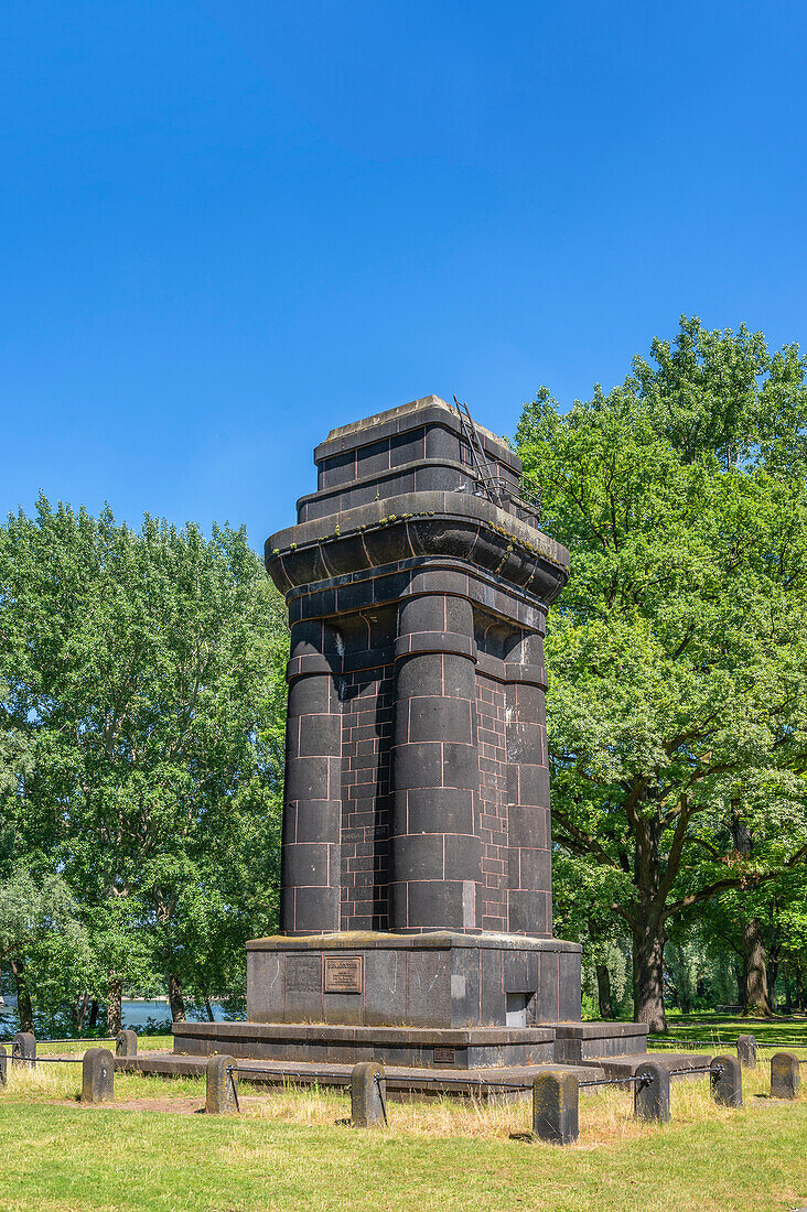 Bismarck Turm in den Rheinauen, Bonn, Nordrhein-Westfalen, Deutschland