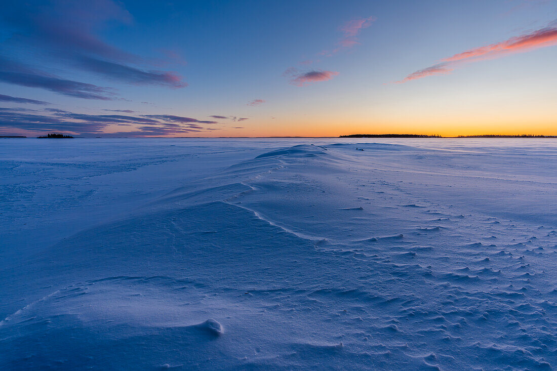 Abendstimmung über dem gefrorenen Meer; Råneå, Norrbotten, Schweden