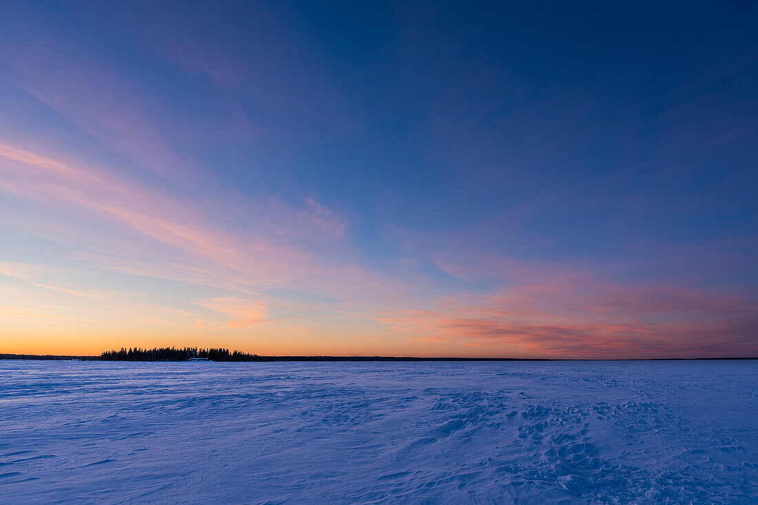 Abendstimmung auf dem gefrorenen Meer; Luleå, Norrbotten, Schweden