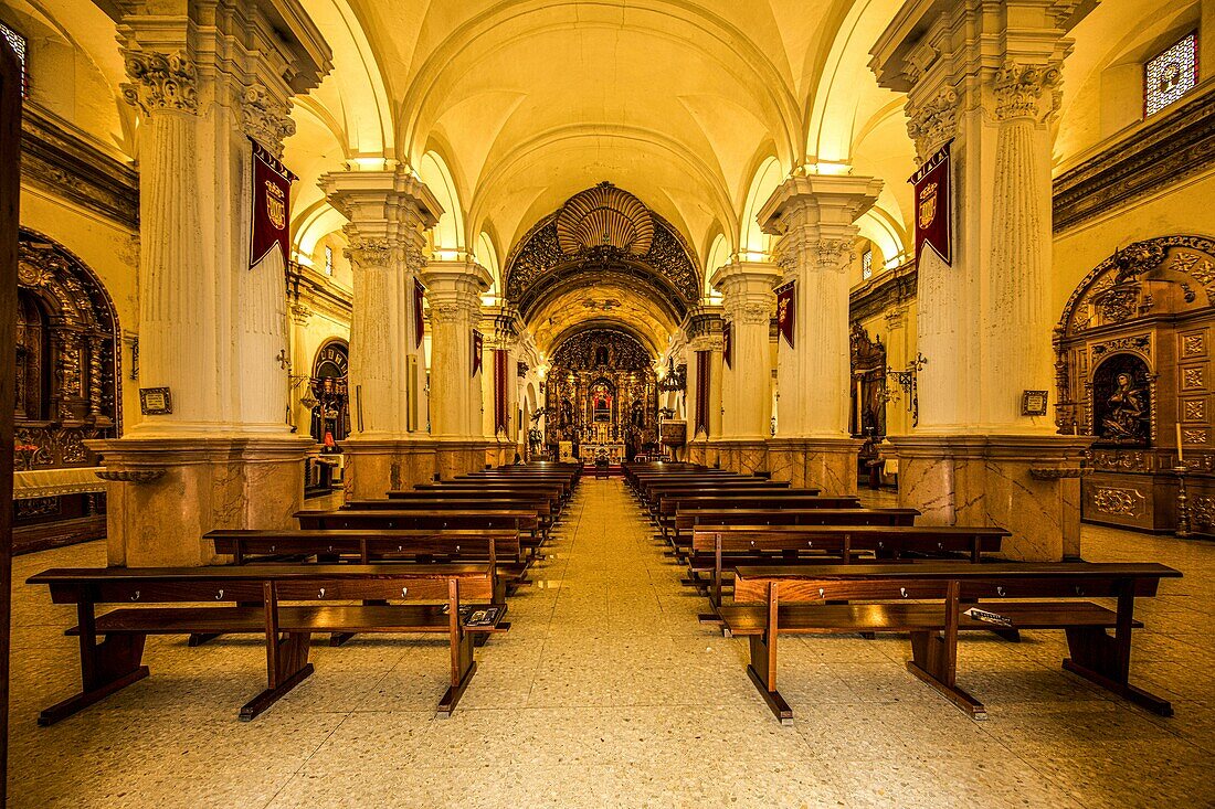 Blick in den Innenraum der Kirche Santa Maria de África, Ceuta, Straße von Gibraltar, Spanien