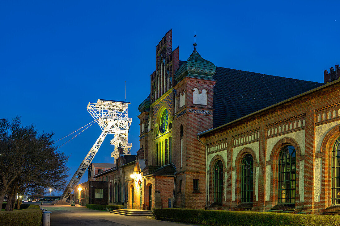  The disused Zeche Zollern hard coal mine and museum in Dortmund at dusk, Ruhr area, North Rhine-Westphalia, Germany, Europe   