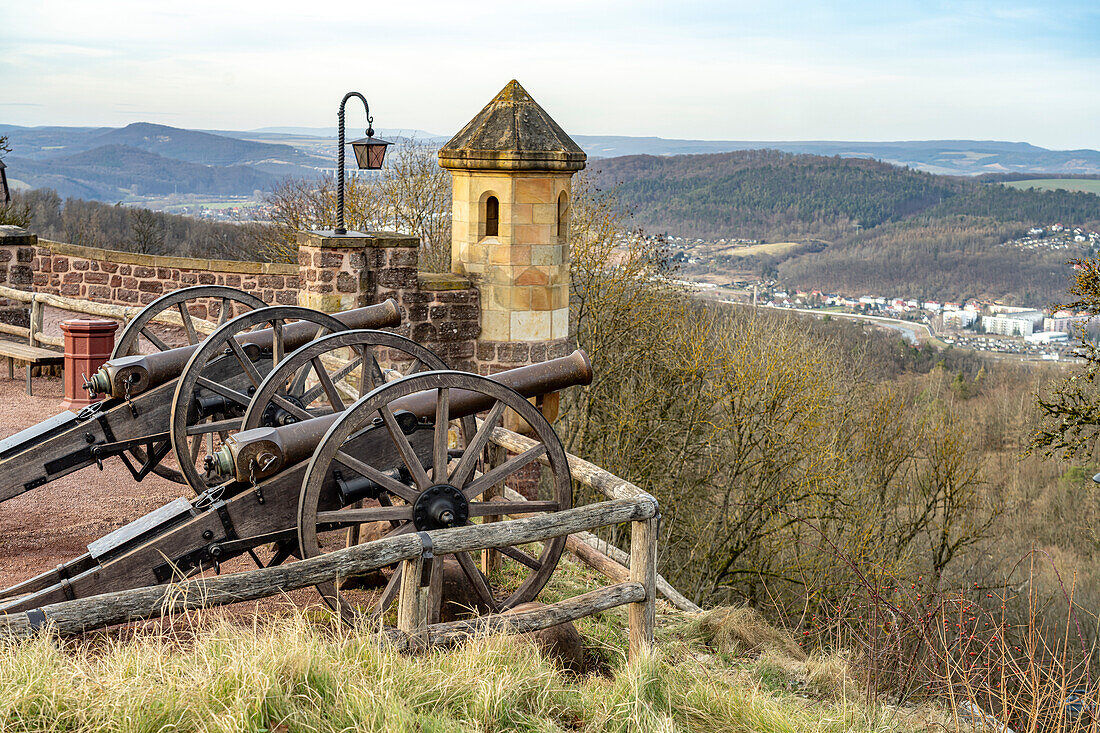 Die Kanonen auf der Schanze der Wartburg, UNESCO Welterbe in Eisenach, Thüringen, Deutschland   