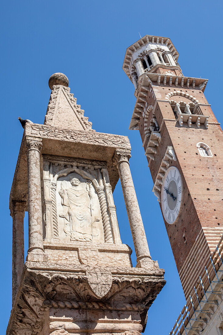  Colonna Antica and Torre dei Lamberti, Piazza delle Erbe, Verona, Veneto, Italy 