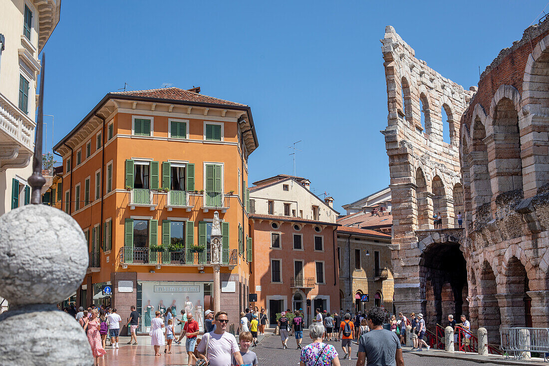 Piazza Brà und Arena di Verona, Verona, Venetien, Italien