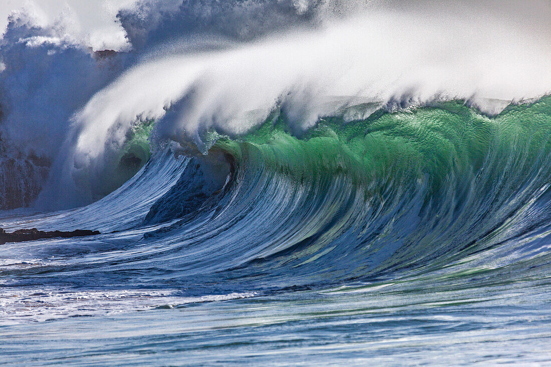  Waves, surf on the Atlantic 