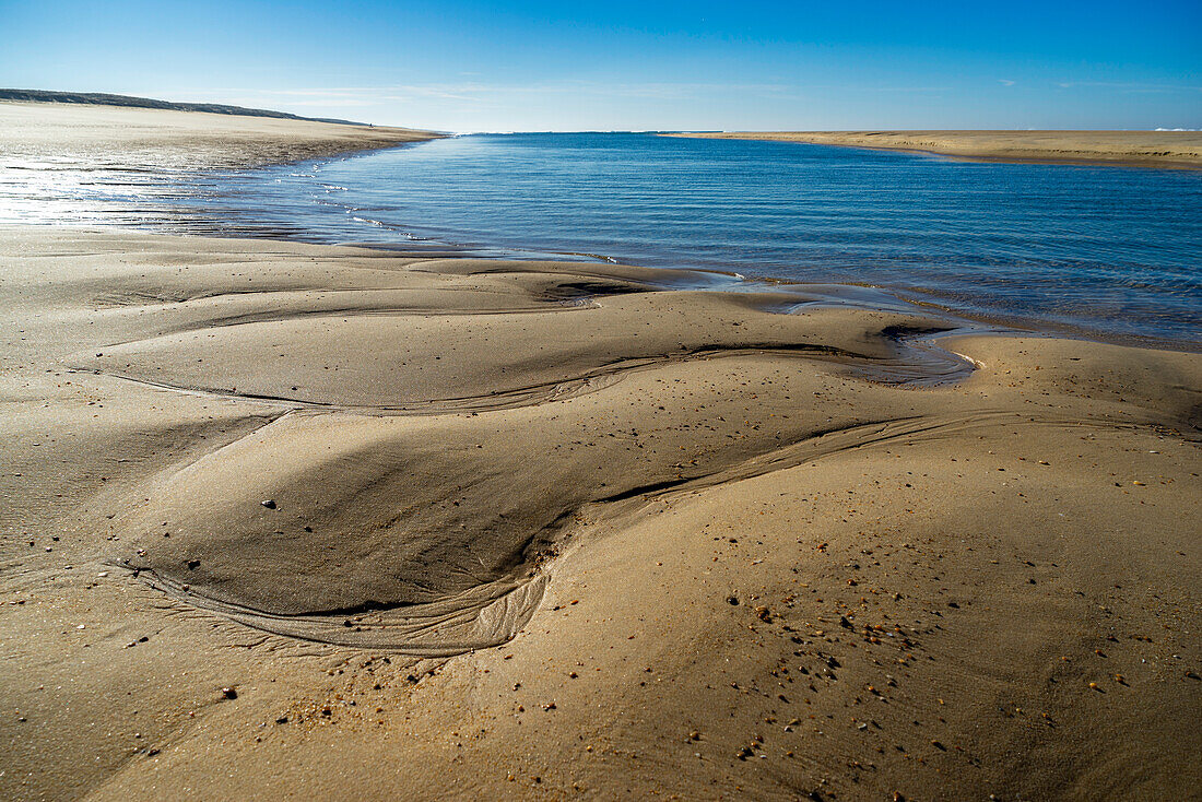 Ebbe am Strand an der Atlantikküste, West-Frankreich, Frankreich