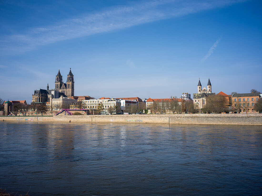  View over the Elbe to Magdeburg, the Magdeburg Cathedral and the Monastery of Our Lady, Magdeburg, Saxony-Anhalt, Central Germany, Germany, Europe 