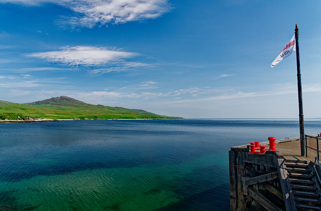 Großbritannien, Schottland, Hebriden Insel Isle of Islay, Whisky Destillerie Bunnahabhain am Hafen bei Port Askaig