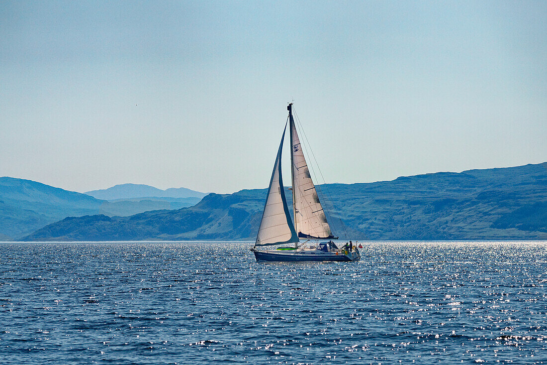  Great Britain, Scotland, sailing boat off the Isle of Mull 